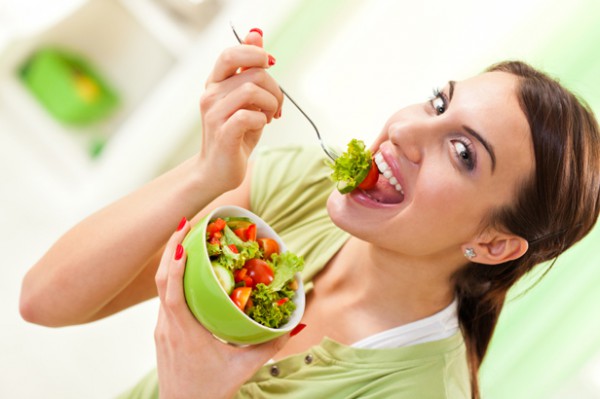 girl-eating-salad