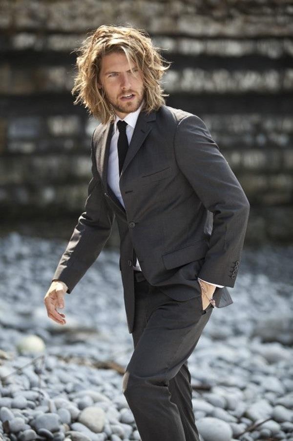Dynamic-Mens-Hairstyles-Works-with-Suits-12
