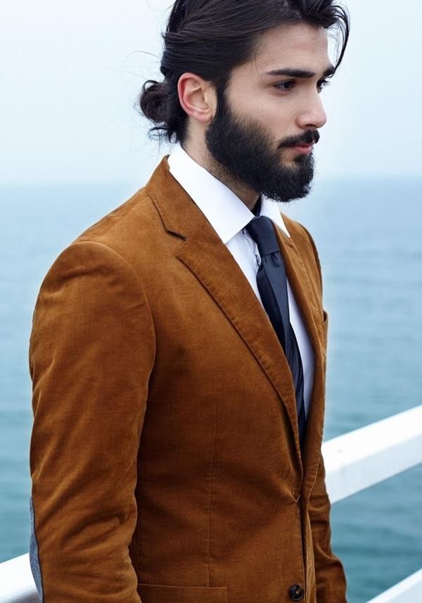 Dynamic-Mens-Hairstyles-Works-with-Suits-22