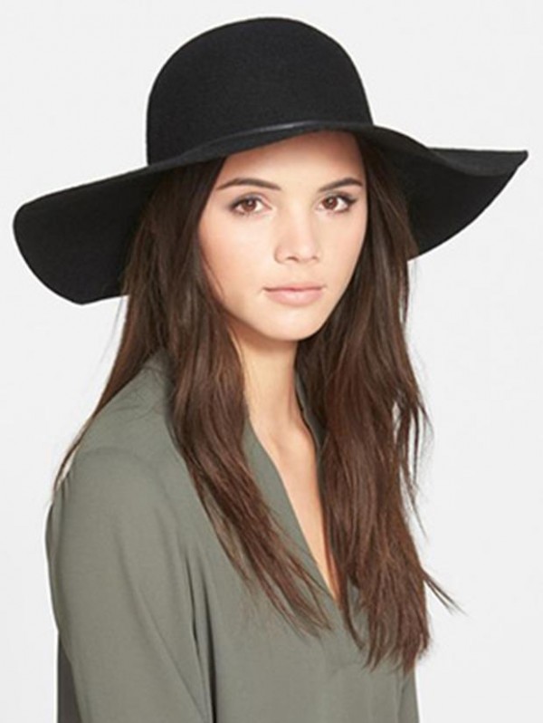 floppy-hat-girls-need-in-their-closet (Copy)